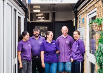 The Mayhew Animal Home: An Independent Guide to Adoption, Fees and Community Work Mayhew